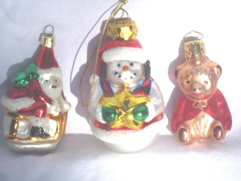 lot 430 image: New Christmas Ornaments - 3 Blown Glass