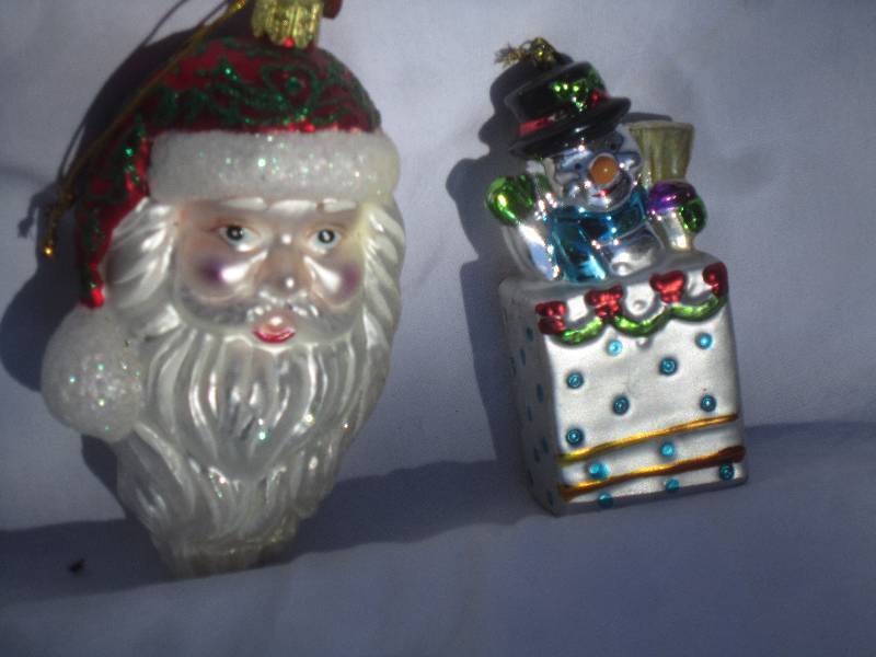 lot 431 image: New Christmas Ornaments