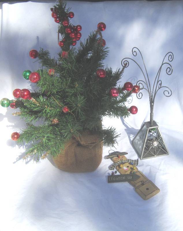 lot 433 image: Christmas Lot