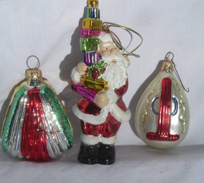 lot 437 image: New Christmas Ornaments