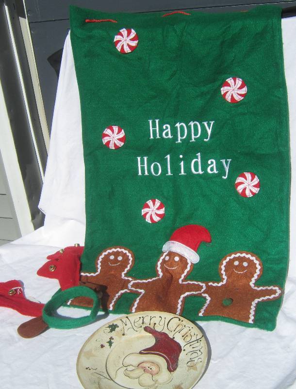 lot 440 image: Christmas Lot