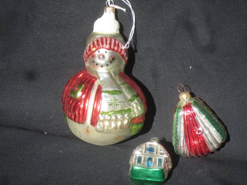 lot 443 image: New Christmas Ornaments