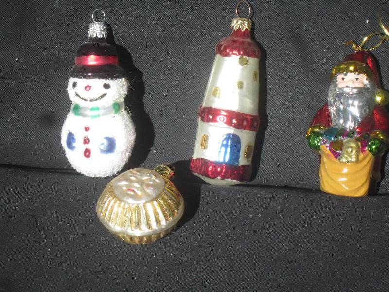 lot 444 image: New Christmas Ornaments