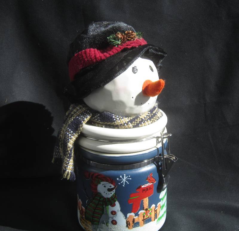 lot 452 image: Christmas Snowman Cookie Jar