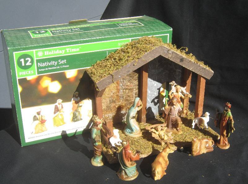 lot 454 image: Nativity Set 12 Pieces in Box