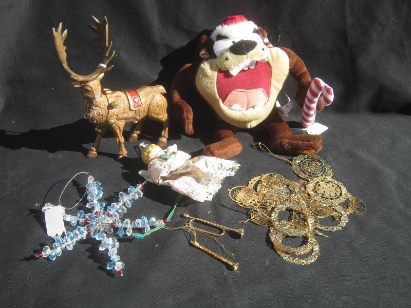 lot 457 image: Christmas Lot