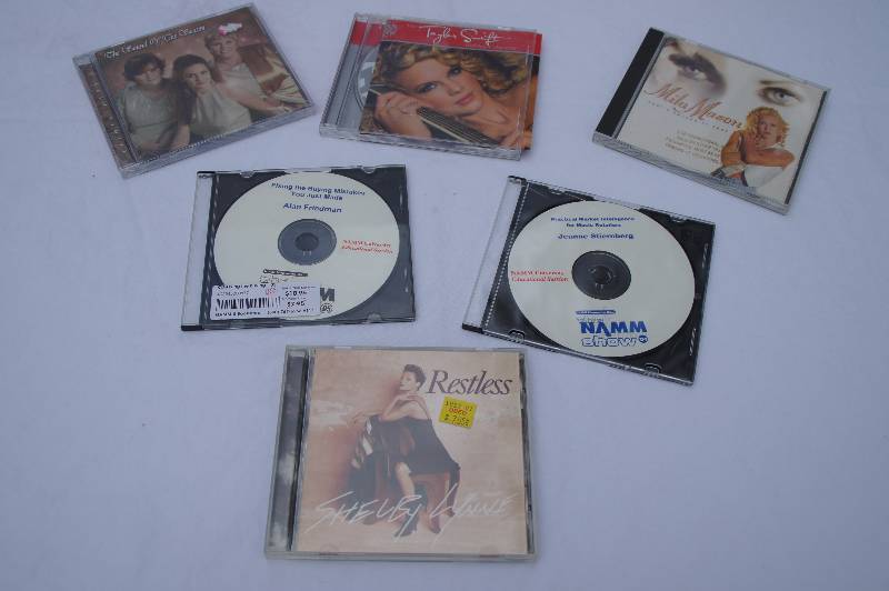 lot 742 image: Lot of CDs