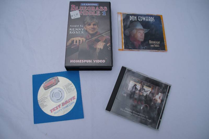 lot 752 image: Bluegrass Fiddle and Lot of Cds