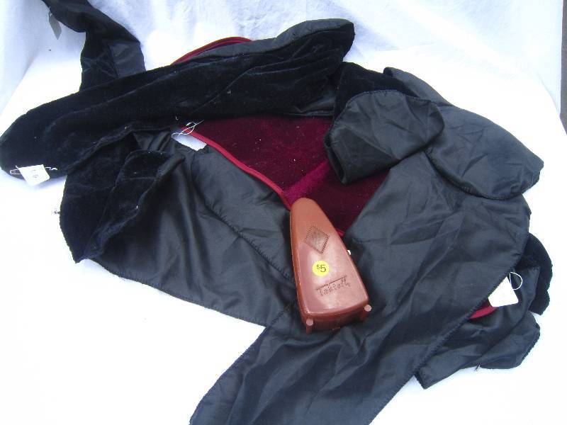 lot 792 image: Misc Violin Covers and Metronome