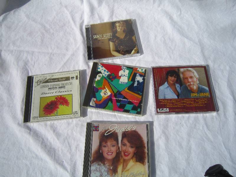 lot 803 image: Lot of CDs