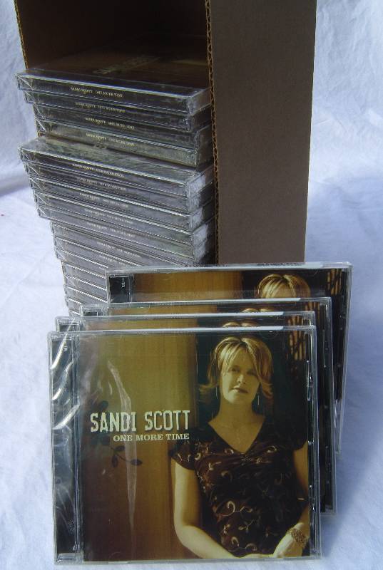 lot 807 image: Lot of 25 CDs
