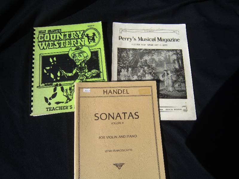 lot 824 image: Lot of Music Books