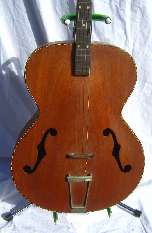 lot 642 image: Kamico Banjitar Jazz Box.