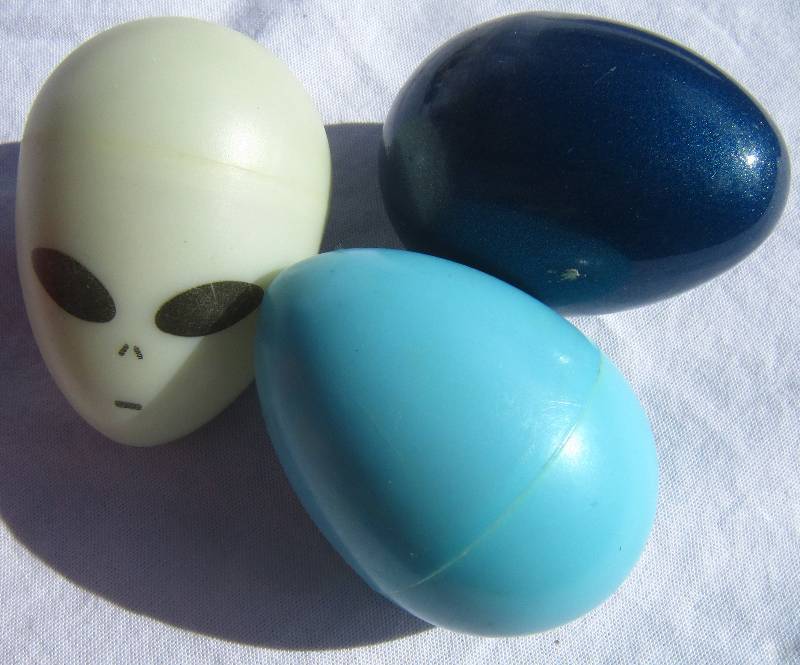 lot 660 image: (3) Egg Shakers.