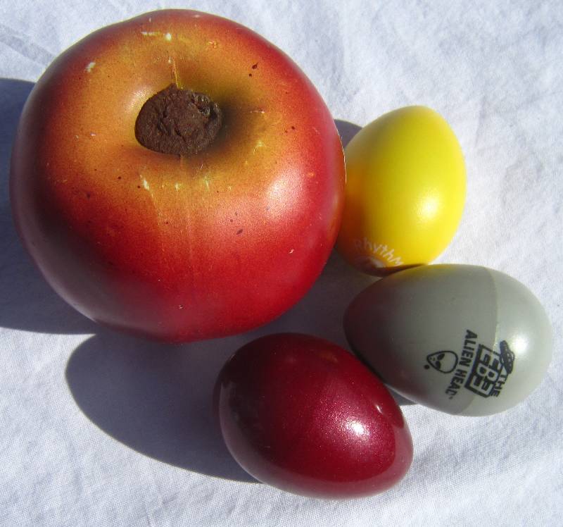 lot 661 image: (3) Egg Shakers and (1) Apple Shaker.