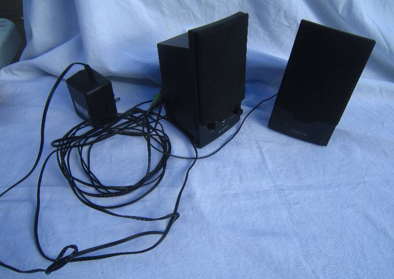 lot 682 image: Creative Desktop Computer Speakers.