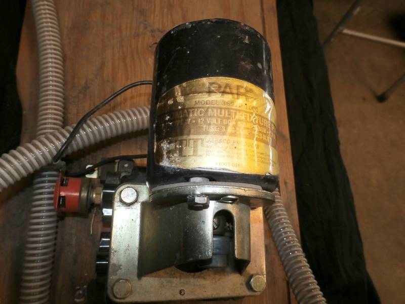 12 V fixture pump.