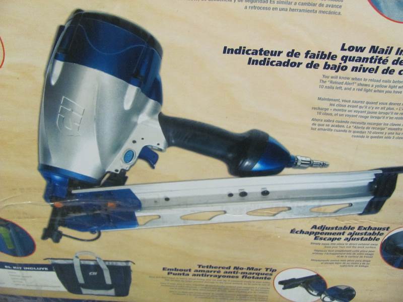 lot 2 image: Pneumatic Nail Gun