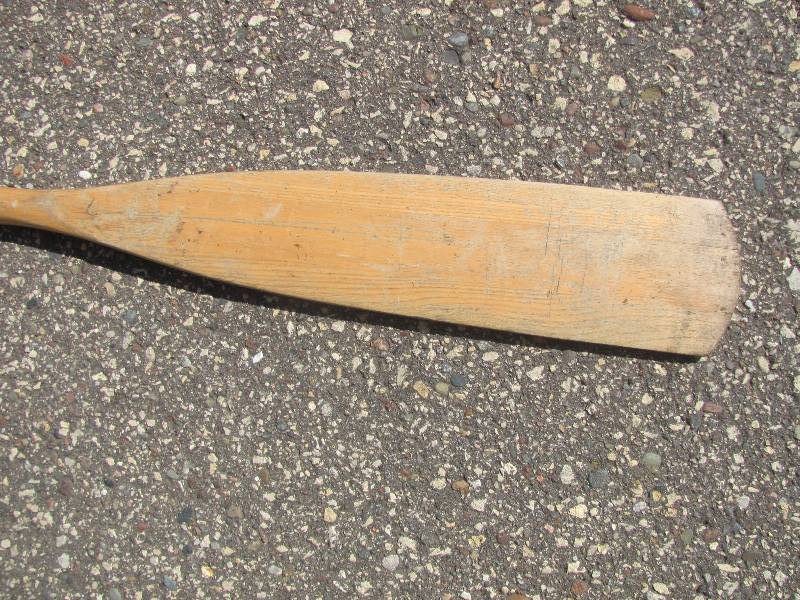lot 90 image: Wooden Oar