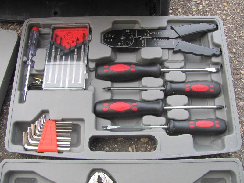 lot 18 image: Tools
