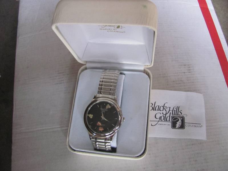 lot 19 image: Watches