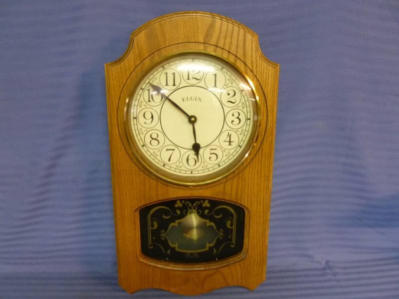 lot 5 image: Clock