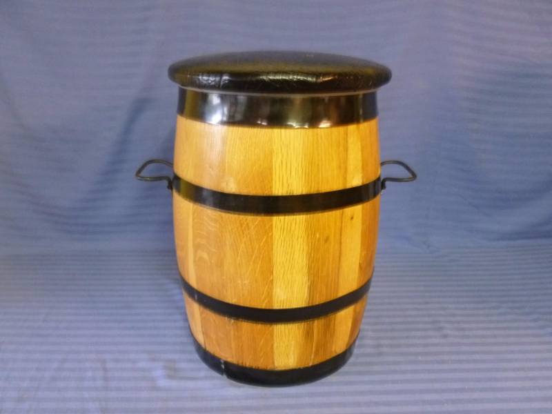 lot 7 image: Wooden Barrel Cooler