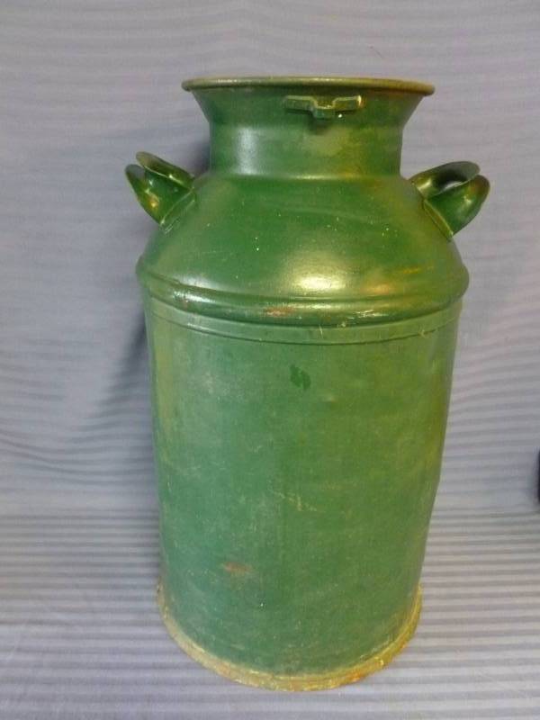 lot 8 image: Vintage Milk Can