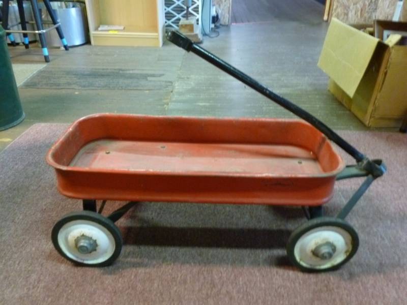 lot 10 image: Vintage Metal Wagon