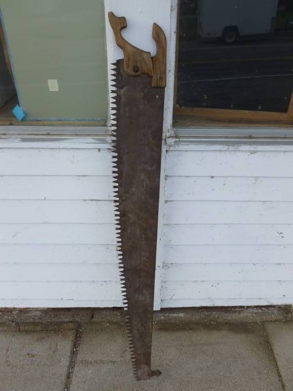 lot 11 image: Vintage Saw