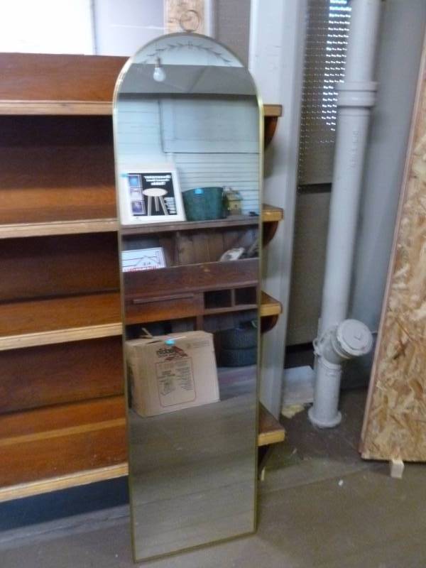 lot 18 image: Vintage Mirror