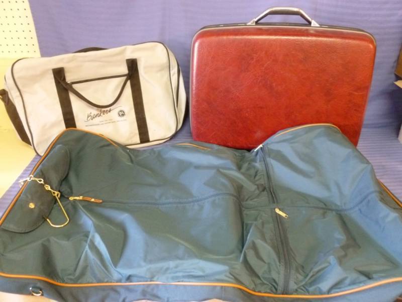 lot 21 image: Luggage