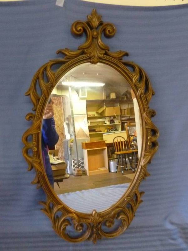 lot 26 image: Wall Mirror