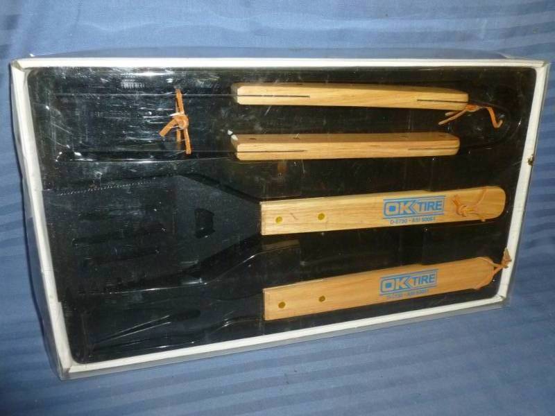 lot 39 image: Grill Set