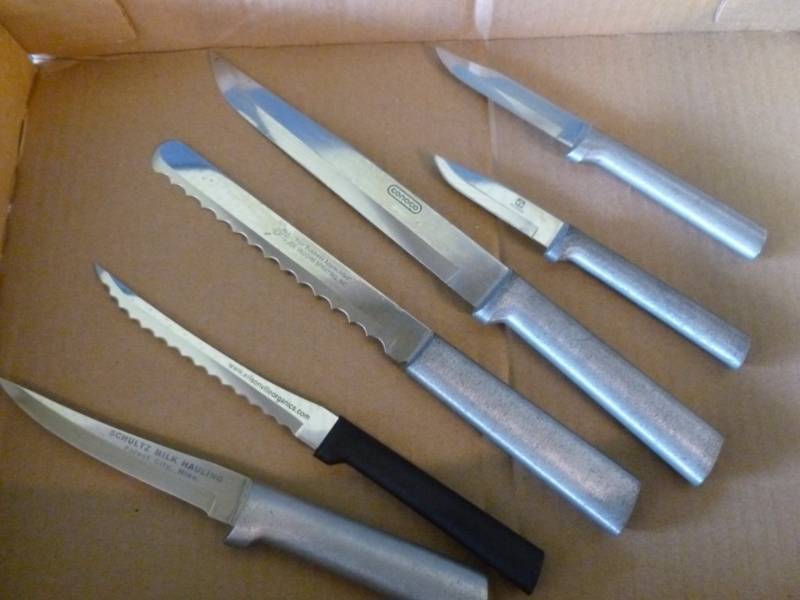 lot 44 image: Advertisement Knives