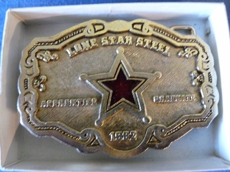 lot 67 image: Collectible Belt Buckle