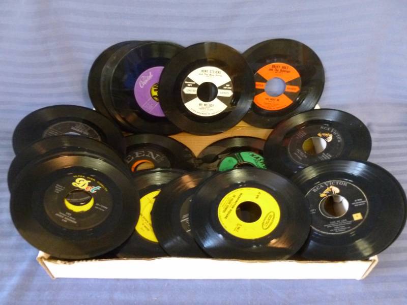 lot 77 image: Collectible 45s Records