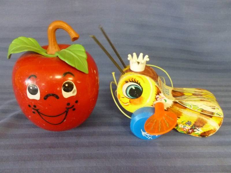 lot 86 image: Vintage Toys