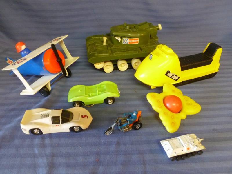 lot 87 image: Toys