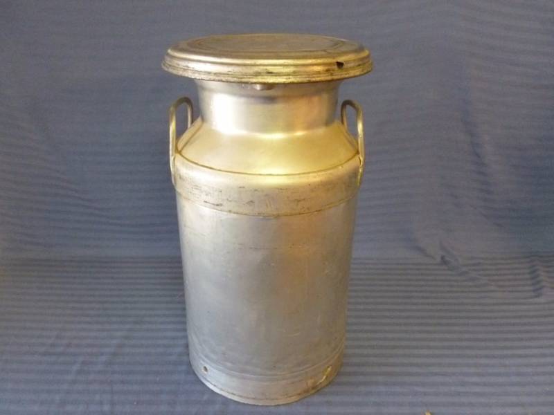lot 90 image: Vintage Cream Can