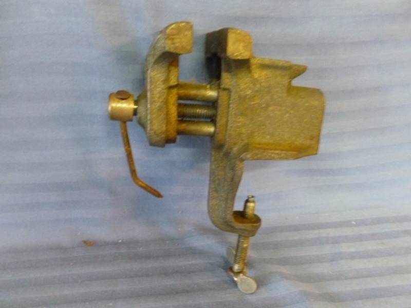 lot 95 image: Bench Vise