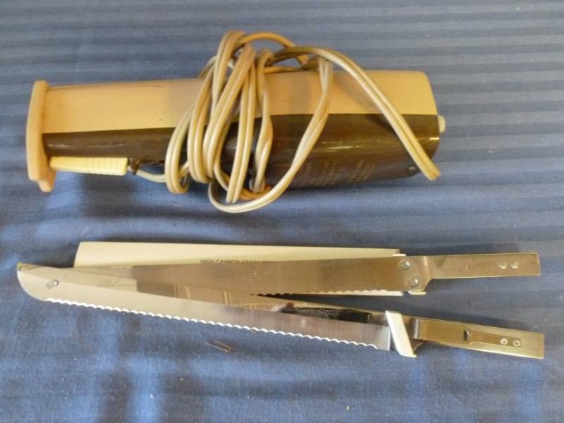 lot 104 image: Electric Knife