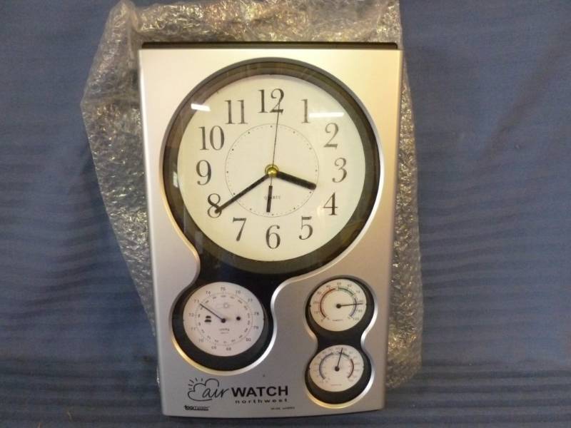 lot 111 image: Clock