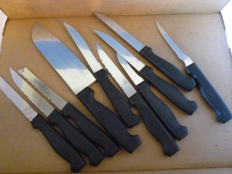 lot 118 image: Knives