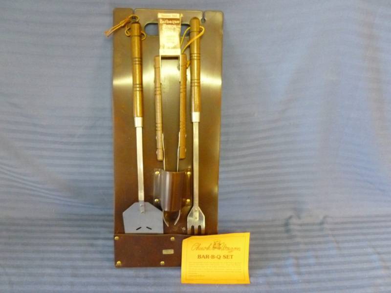 lot 132 image: Grill Set