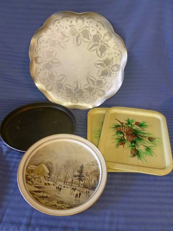 lot 164 image: Serving Trays