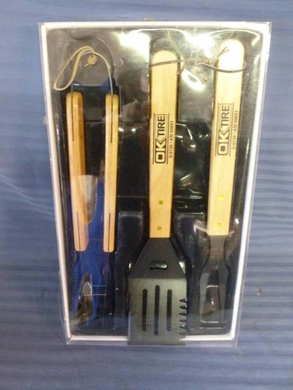 lot 165 image: Grill Set