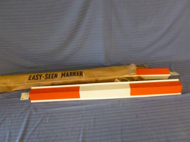 lot 179 image: Construction Reflector Marker