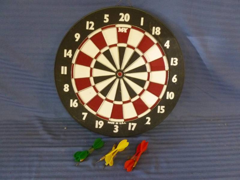 lot 183 image: Vintage Dart Board