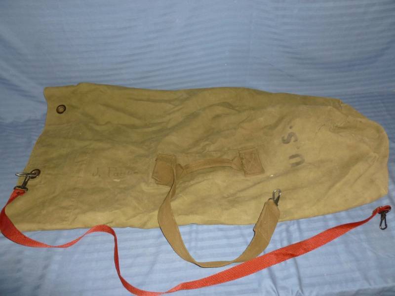 lot 185 image: Military Travel Bag